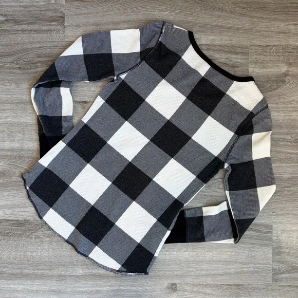 Old Navy black/white plaid pajama top - Picture 3 of 3